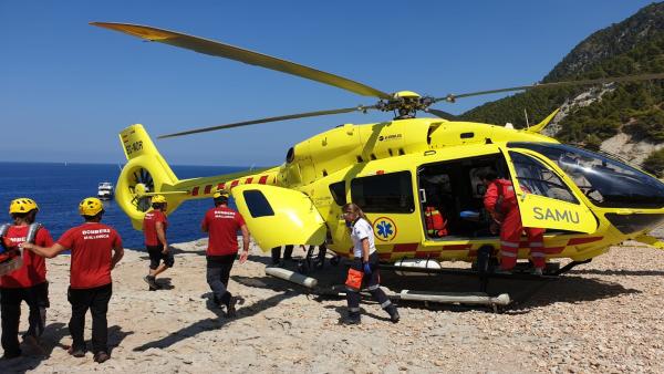 El helicóptero medicalizado del SAMU 061 de Baleares, en un rescate. El helicóptero medicalizado del SAMU 061 de Baleares, en un rescate.