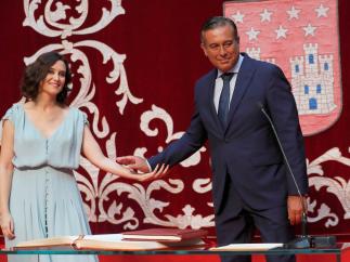 Enrique López toma posesión de su consejería