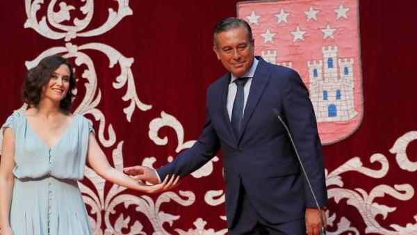 Enrique López toma posesión de su consejería Enrique López toma posesión de su consejería