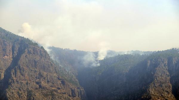 Parte de la zona afectada por el incendio de la isla de Gran Canaria, de la que continúa saliendo humo. Parte de la zona afectada por el incendio de la isla de Gran Canaria, de la que continúa saliendo humo.