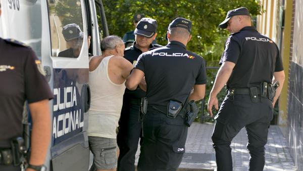 El detenido como presunto autor de la muerte de su mujer en Jaén pasa a disposición judicial. El detenido como presunto autor de la muerte de su mujer en Jaén pasa a disposición judicial.