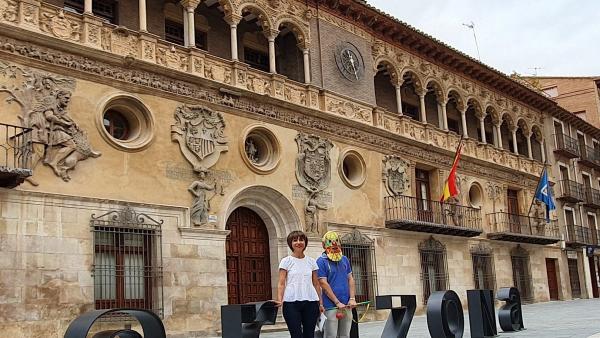 La concejala de Festejos del Ayuntamiento de Tarazona, Eva Calvo, y el Cipotegato 2019, este martes, 20 de agosto, en la presentación del programa de las Fiestas Generales de la localidad. La concejala de Festejos del Ayuntamiento de Tarazona, Eva Calvo, y el Cipotegato 2019, este martes, 20 de agosto, en la presentación del programa de las Fiestas Generales de la localidad.