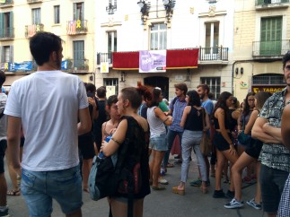 Concentración contra la violación a una mujer cuando volvía a casa en la madrugada del domingo (Barcelona).