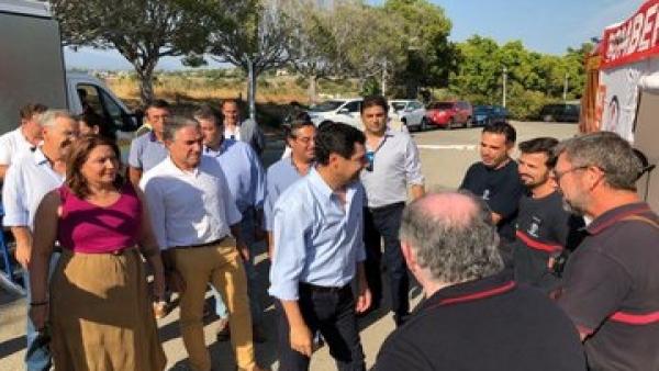 El presidente de la Junta, Juanma Moreno, se desplaza al puesto de mando instalado por el incendio de Estepona El presidente de la Junta, Juanma Moreno, se desplaza al puesto de mando instalado por el incendio de Estepona