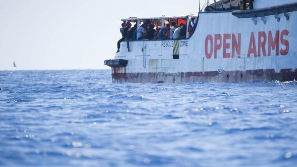 El 'Open Arms' abandona Lampesusa para dirigirse a un puerto de Sicilia El 'Open Arms' abandona Lampesusa para dirigirse a un puerto de Sicilia