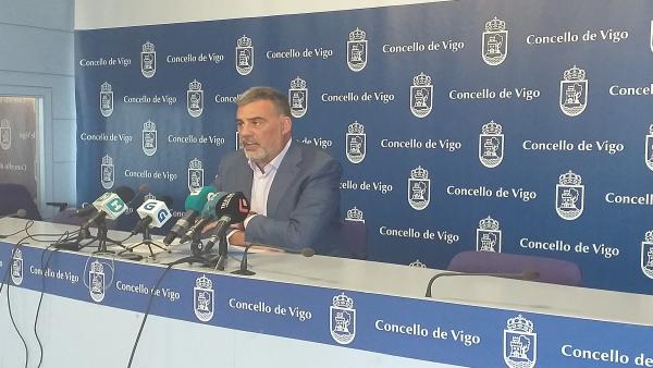 El portavoz del grupo municipal del PP en el Ayuntamiento de Vigo, Alfonso Marnotes, en una rueda de prensa. El portavoz del grupo municipal del PP en el Ayuntamiento de Vigo, Alfonso Marnotes, en una rueda de prensa.