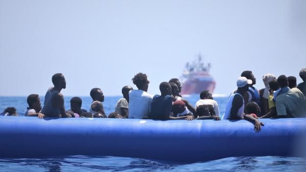 Migrantes rescatados por Médicos Sin Fronteras frente a Libia Migrantes rescatados por Médicos Sin Fronteras frente a Libia