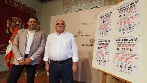 De izquierda a derecha: el diputado de personal y régimen interno, Luis Miguel Muñumer, y el alcalde de Sardón de Duero, José Luis Gómez en la presentación de la feria XII Cata popular de quesos de Castilla y León De izquierda a derecha: el diputado de personal y régimen interno, Luis Miguel Muñumer, y el alcalde de Sardón de Duero, José Luis Gómez en la presentación de la feria XII Cata popular de quesos de Castilla y León