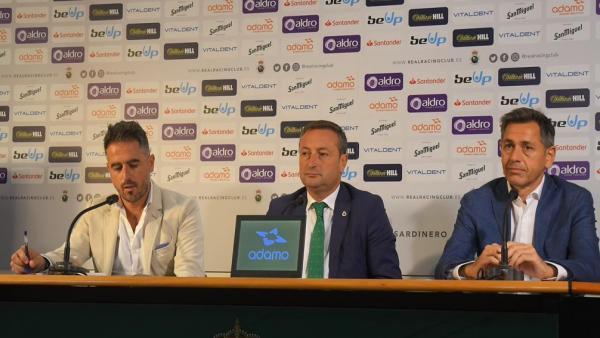 El presidente del Racing, Alfredo Pérez, en rueda de prensa junto al director del club y el responsable de marketing El presidente del Racing, Alfredo Pérez, en rueda de prensa junto al director del club y el responsable de marketing