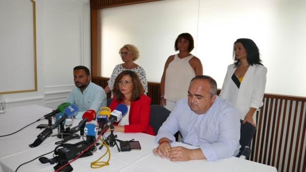 ANA BELÉN CASTEJÓN CON EL RESTO DE CONCEJALES EXPULSADOS DEL PSOE EN RUEDA DE PRENSA ANA BELÉN CASTEJÓN CON EL RESTO DE CONCEJALES EXPULSADOS DEL PSOE EN RUEDA DE PRENSA