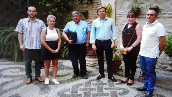 Antonio Repullo con vecinos de La Medina Antonio Repullo con vecinos de La Medina