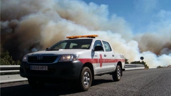 Un coche de Cruz Roja Española del operativo desplegado en el incendio de Gran Canaria Un coche de Cruz Roja Española del operativo desplegado en el incendio de Gran Canaria