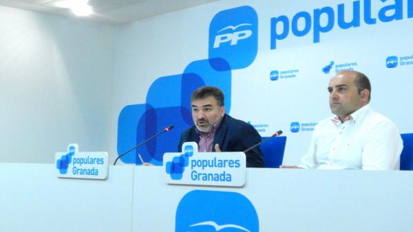 El portavoz del PP en Santa Fe, Juan Cobo, a la izquierda, en imagen de archivo El portavoz del PP en Santa Fe, Juan Cobo, a la izquierda, en imagen de archivo