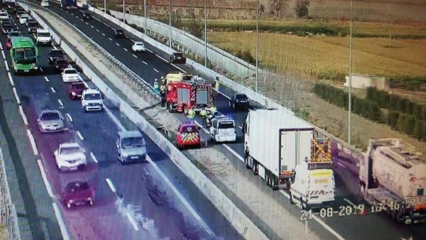 Imágenes de la colisión múltiple ocurrida en el kilóemtro 43 de la autovía A-4 a la altura de Seseña Imágenes de la colisión múltiple ocurrida en el kilóemtro 43 de la autovía A-4 a la altura de Seseña