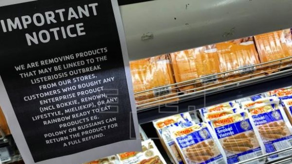 Una nota informativa, en la sección de carnes procesadas en un supermercado de Ciudad del Cabo (Sudáfrica) Una nota informativa, en la sección de carnes procesadas en un supermercado de Ciudad del Cabo (Sudáfrica)