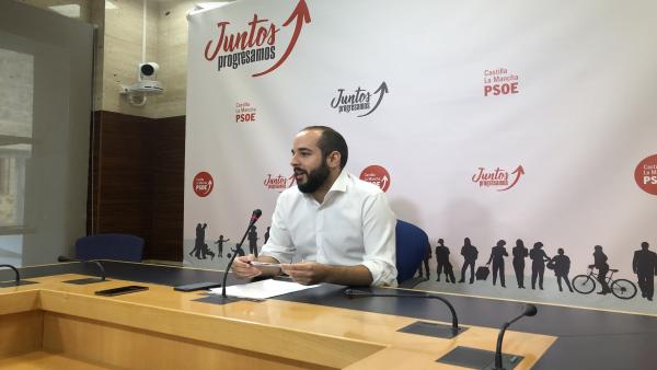 El diputado socialista, Miguel González, en rueda de prensa El diputado socialista, Miguel González, en rueda de prensa