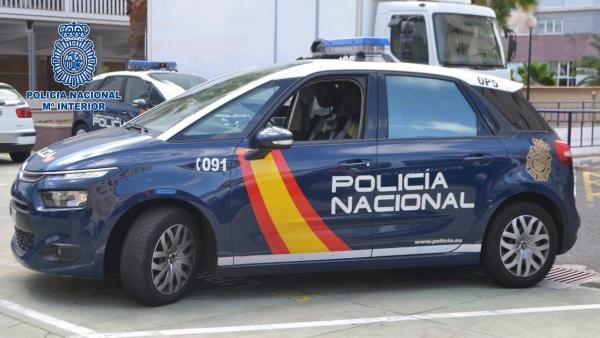 Sucesos.- Detenidos cuatro jóvenes al ser sorprendidos robando en una fábrica en Santa Cruz de Tenerife Sucesos.- Detenidos cuatro jóvenes al ser sorprendidos robando en una fábrica en Santa Cruz de Tenerife