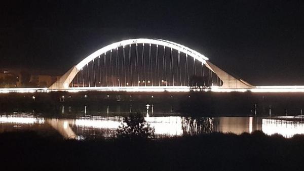Puente Lusitania de Mérida iluminado por la noche Puente Lusitania de Mérida iluminado por la noche