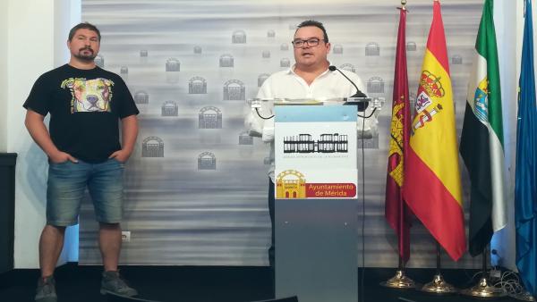 Andrés Montero y Marco Antonio Guijarro en rueda de prensa sobre recomendaciones para animales de compañía ante ruidos en la Feria de Mérida Andrés Montero y Marco Antonio Guijarro en rueda de prensa sobre recomendaciones para animales de compañía ante ruidos en la Feria de Mérida