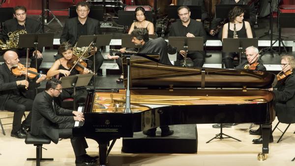 El pianista Giuseppe Andaloro acompañado por la Orquesta Sinfónica del Vallès El pianista Giuseppe Andaloro acompañado por la Orquesta Sinfónica del Vallès