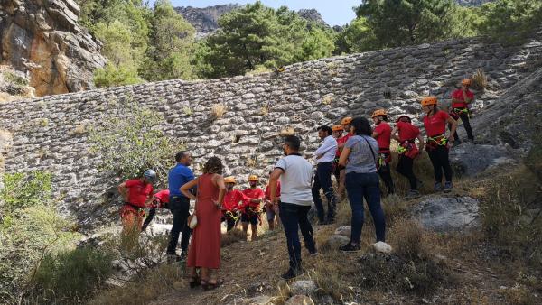 Visita a una de las actividades de la Escuela Taller de Guías de Baja y Media Montaña Cazorla Nature. Visita a una de las actividades de la Escuela Taller de Guías de Baja y Media Montaña Cazorla Nature.