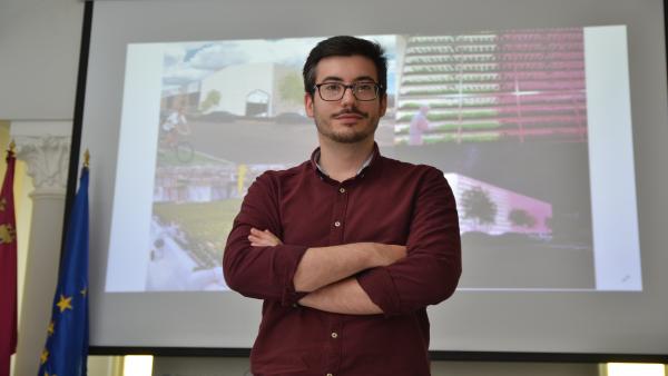 El ingeniero civil por la UPCT Pablo Murillo Landín, estudiante también de Arquitectura El ingeniero civil por la UPCT Pablo Murillo Landín, estudiante también de Arquitectura