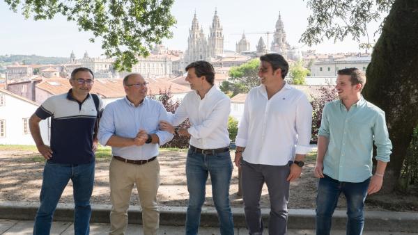 Pablo Montesinos y Miguel Tellado, junto con otros miembros del PP, en una visita a Santiago Pablo Montesinos y Miguel Tellado, junto con otros miembros del PP, en una visita a Santiago