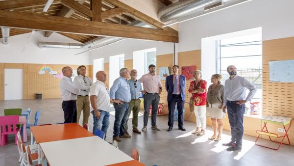 El consejero de Obras Públicas, Ordenación del Territorio y Urbanismo, José Luis Gochicoa, y la alcaldesa de Camargo, Esther Bolado, entre otros, visitan la rehabilitación de las antiguas escuelas de Igollo El consejero de Obras Públicas, Ordenación del Territorio y Urbanismo, José Luis Gochicoa, y la alcaldesa de Camargo, Esther Bolado, entre otros, visitan la rehabilitación de las antiguas escuelas de Igollo
