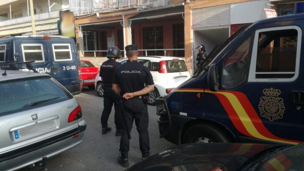 Agentes de Policía Nacional. Agentes de Policía Nacional.