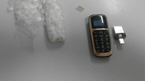 Objetos y pastillas incautadas a los internos de Botafuegos Objetos y pastillas incautadas a los internos de Botafuegos