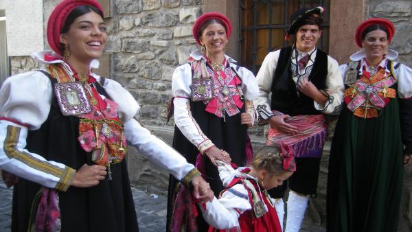 Algunos de los tipos del Traje Tradicional Ansotano. Algunos de los tipos del Traje Tradicional Ansotano.
