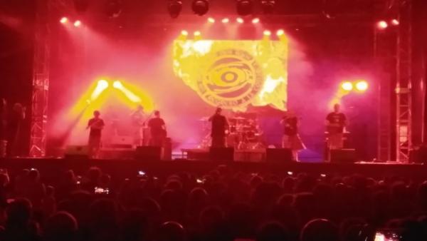 Los Niños de los Ojos Rojos, en el Festival Folk de Plasencia Los Niños de los Ojos Rojos, en el Festival Folk de Plasencia
