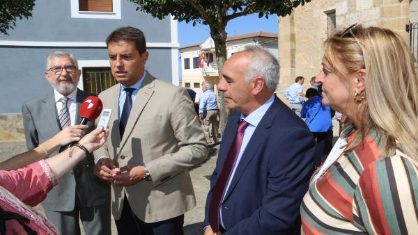 Ibáñez atiende a los medios hoy en Miraveche. Ibáñez atiende a los medios hoy en Miraveche.