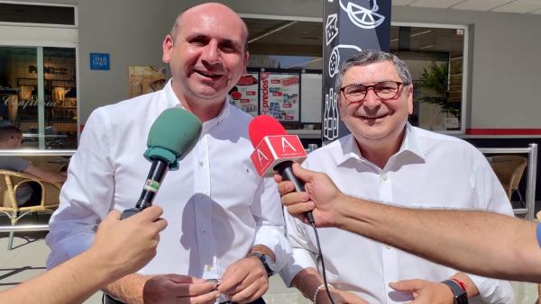 Cconejo y Moreno Ferrer (PSOE) en una visita a Vélez-Málaga Cconejo y Moreno Ferrer (PSOE) en una visita a Vélez-Málaga