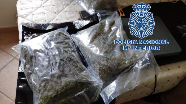 Droga intervenida en una operación policial Droga intervenida en una operación policial