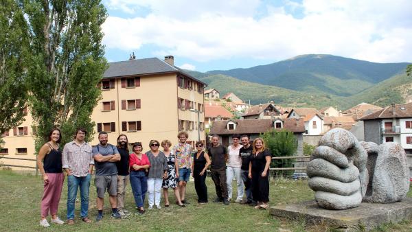 El Ayuntamiento de Hecho y varios jóvenes del municipio ponen en marcha la iniciativa cultural Lo Mon Contemporáneo El Ayuntamiento de Hecho y varios jóvenes del municipio ponen en marcha la iniciativa cultural Lo Mon Contemporáneo
