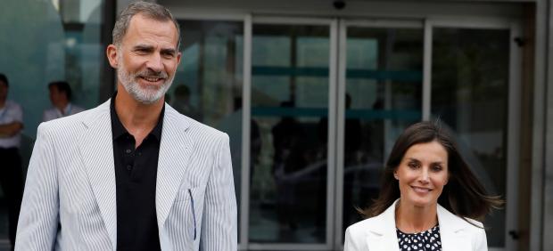 Los reyes visitan al rey Juan Carlos
