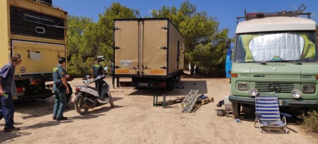 Agentes de la Guardia Civil desmantelan una fiesta ilegal en Sant Josep (Ibiza)
