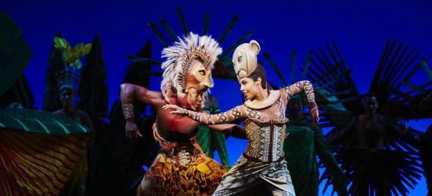 Fela Domínguez y Tiago Barbosa , en el musical de ‘El Rey León'.