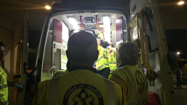 Una ambulancia del Samur-Protección Civil en la reyerta de Carabanchel Una ambulancia del Samur-Protección Civil en la reyerta de Carabanchel