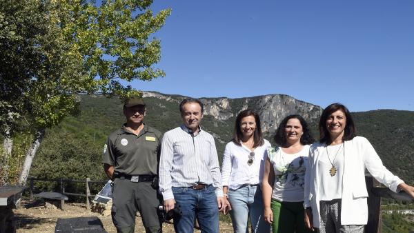 La conselleira de Medio Ambiente, Ángeles Vázquez, visita el parque de Serra da Enciña da Lastra La conselleira de Medio Ambiente, Ángeles Vázquez, visita el parque de Serra da Enciña da Lastra