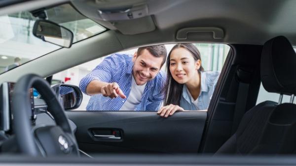 ¿En qué nos fijamos a la hora de comprar un coche? ¿En qué nos fijamos a la hora de comprar un coche?