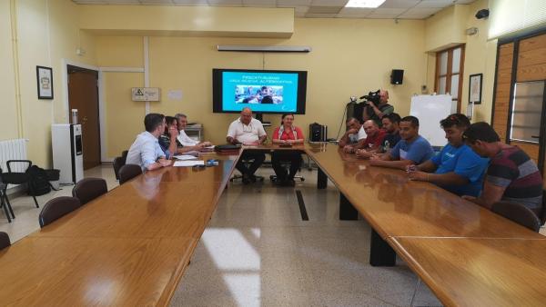 Reunión entre representantes de los pescadores canarios y de la Conselleria de Agricultura, Pesca y Alimentación. Reunión entre representantes de los pescadores canarios y de la Conselleria de Agricultura, Pesca y Alimentación.
