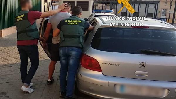 Detenciones por la agresión a un vigilante de seguridad en Roquetas de Mar (Almería) Detenciones por la agresión a un vigilante de seguridad en Roquetas de Mar (Almería)