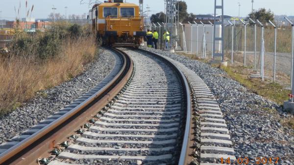 Un cnvoy ferroviario en la zona portuaria de Tarragona Un cnvoy ferroviario en la zona portuaria de Tarragona