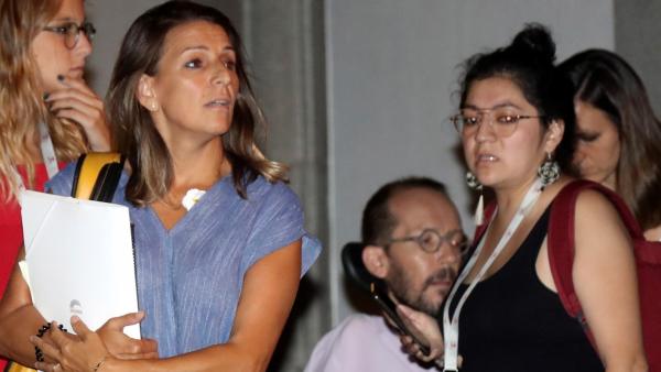 Yolanda Díaz, Pablo Echenique y, al fondo, Ione Belarra, tres de los negociadores de Unidas Podemos, al término de su reunión de este jueves con el PSOE. Yolanda Díaz, Pablo Echenique y, al fondo, Ione Belarra, tres de los negociadores de Unidas Podemos, al término de su reunión de este jueves con el PSOE.