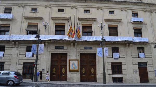 Alcoy con banderas a media asta Alcoy con banderas a media asta