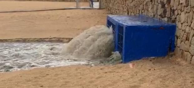Vertido de aguas residuales en la playa de Getares