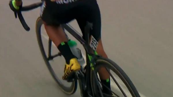 Mikel Bizkarra perdió el sillín de la bicicleta en plena etapa de La Vuelta Mikel Bizkarra perdió el sillín de la bicicleta en plena etapa de La Vuelta