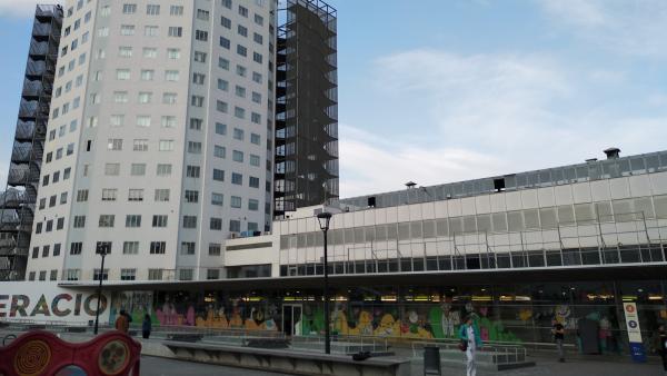Fachada del Hospital Infantil y el de la Mujer de Vall d'Hebron de Barcelona. Fachada del Hospital Infantil y el de la Mujer de Vall d'Hebron de Barcelona.